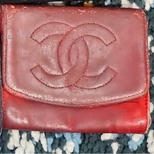 💜Authentic Chanel lambskin Logo wallet Red